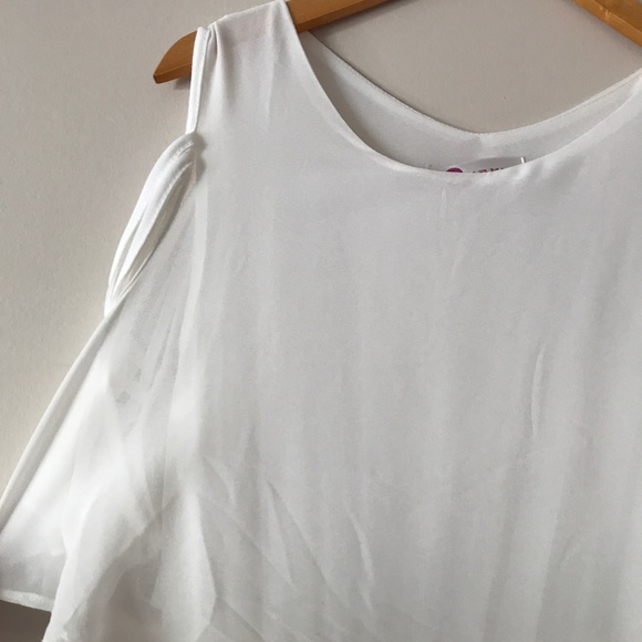 White Chiffon Layered Dress with Lace Sleeves - Picture 2 of 8